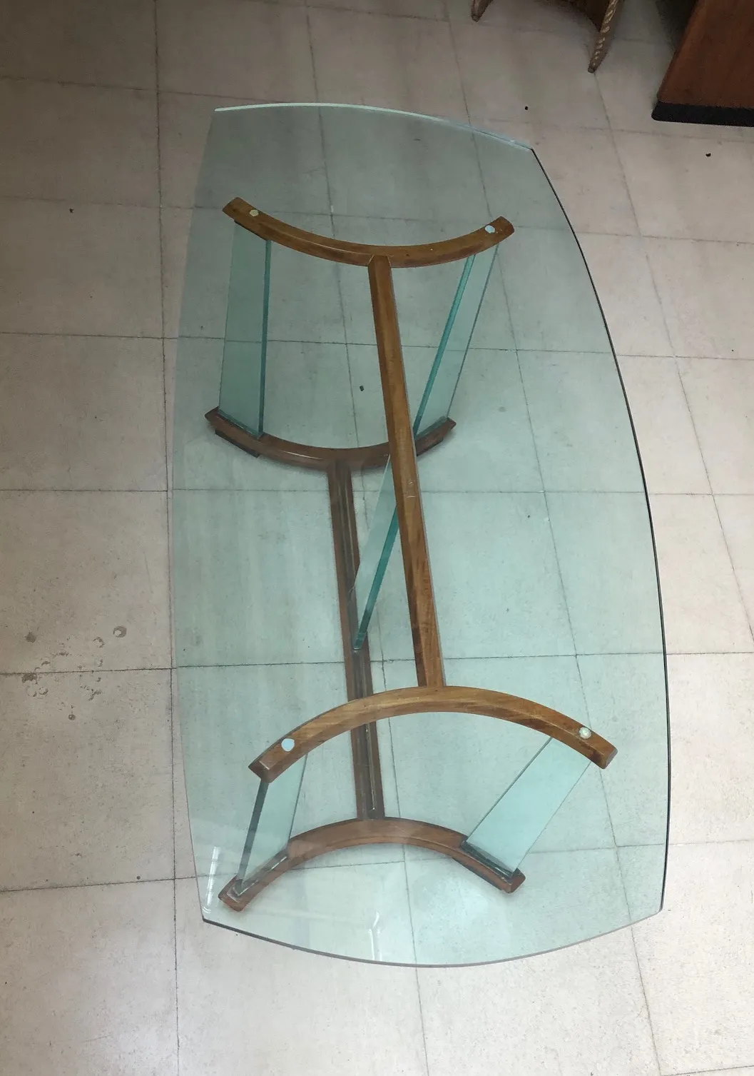 8인용 오래된 Fontana Arte 식탁, 우아한 디자인과 넓은 표면.